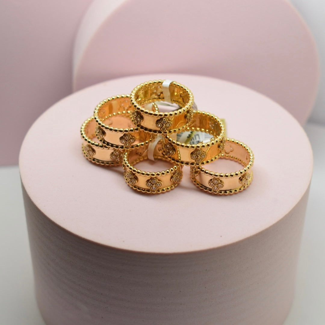 *NEW* Real 18K Yellow Gold - SJVC Clover Stone Band Ring