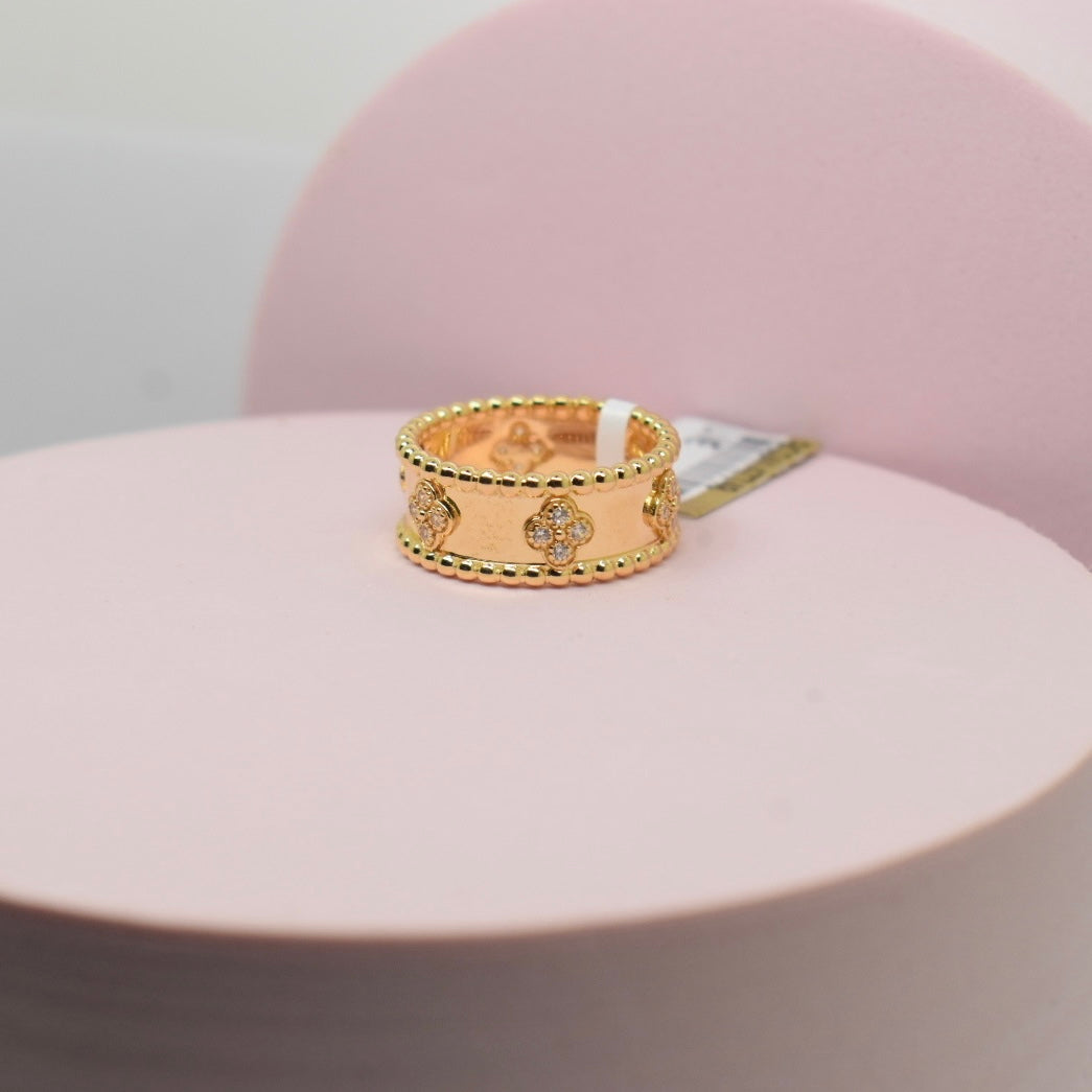 *NEW* Real 18K Yellow Gold - SJVC Clover Stone Band Ring