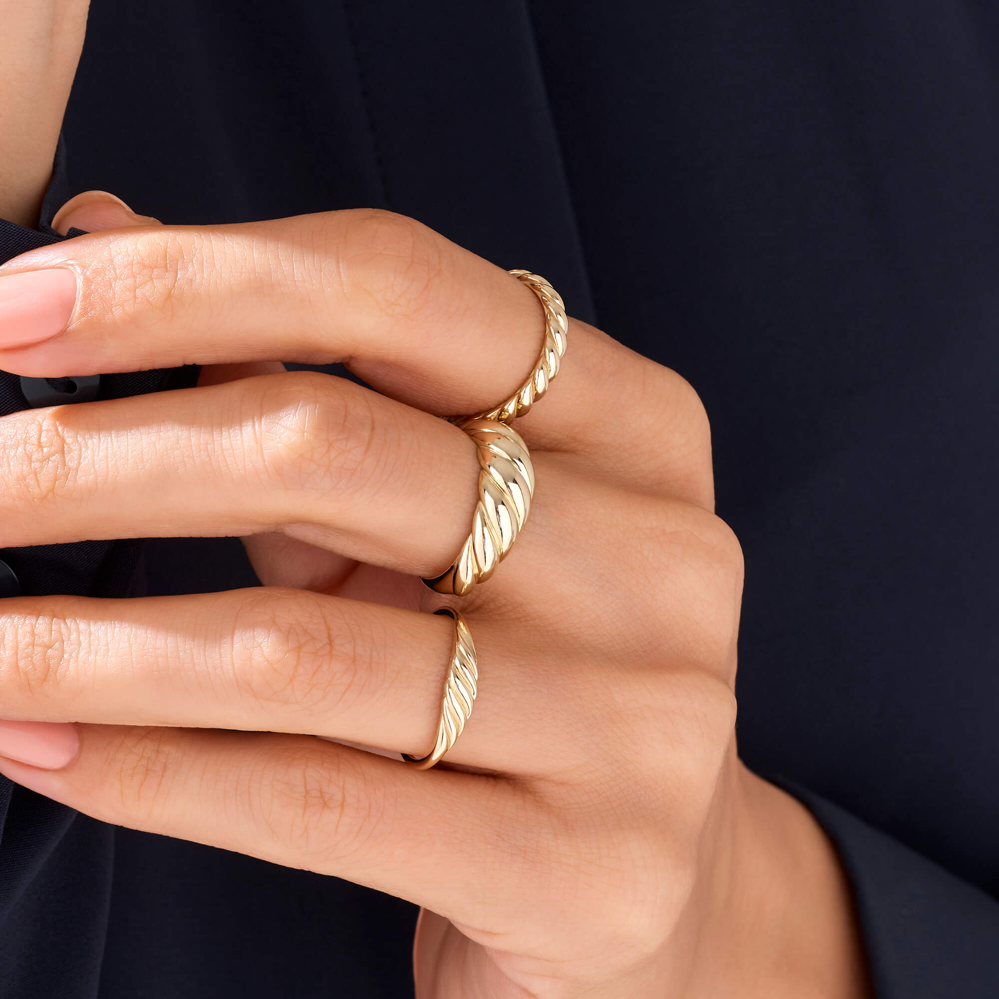 Slim Croissant Ring in Gold
